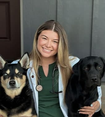 Dr. Isabel Mocca Dr. Isabel Mocca